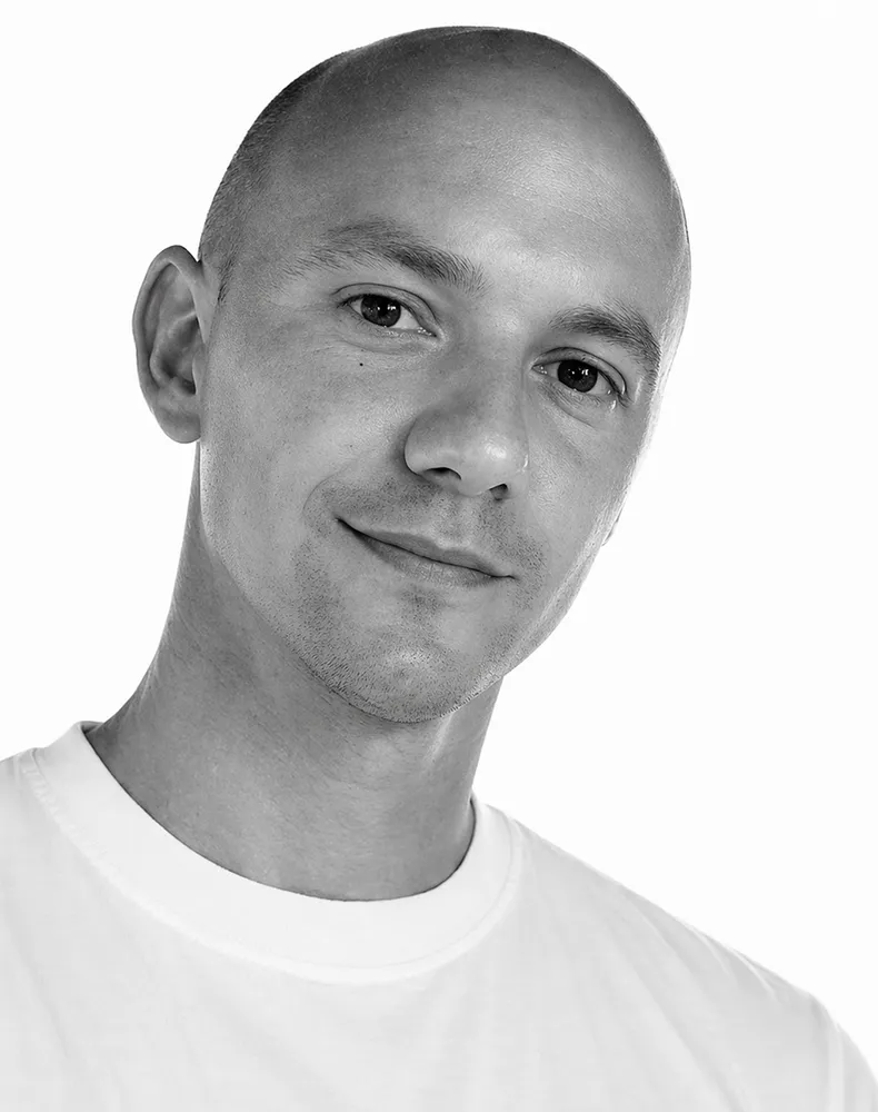 Accompagnement personnalisé en Pilates avec Cyril Simeone