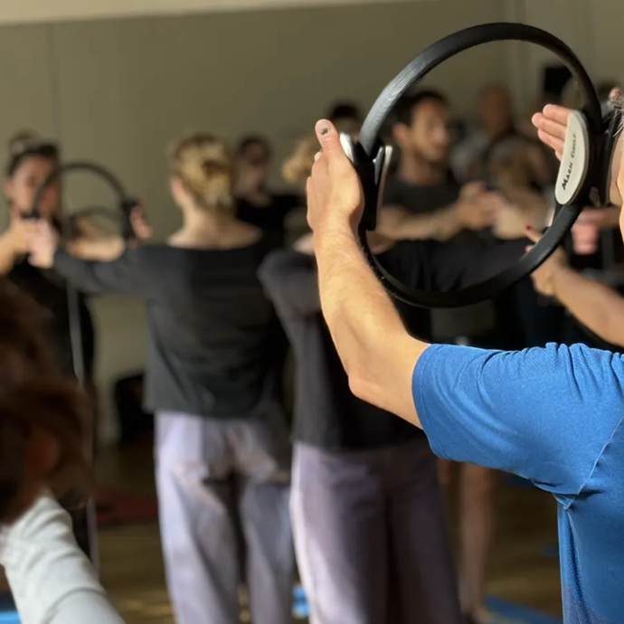 Séance de Pilates avec Pilates ring au Studio Pilates Aveyron