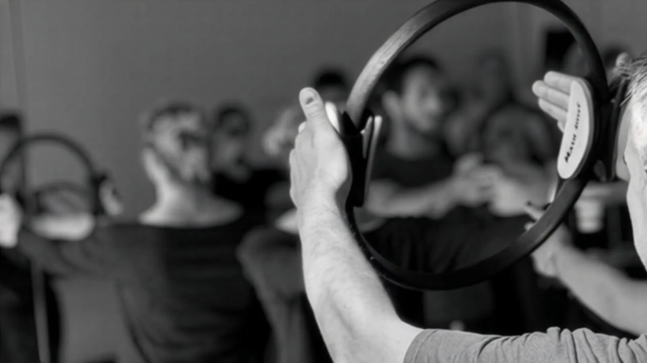Travail de renforcement avec Pilates ring au Studio Pilates Aveyron